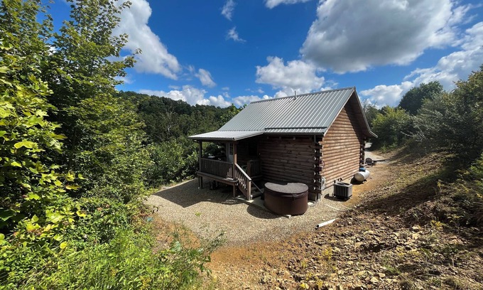 Logan Cabin | Scenic View in Hocking Hills! - The Nest