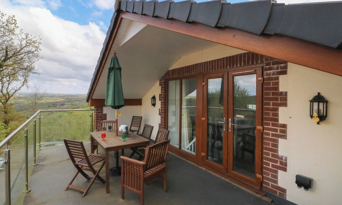 Umberleigh Cottage | SCENIC VIEWS, family friendly in High Bickington