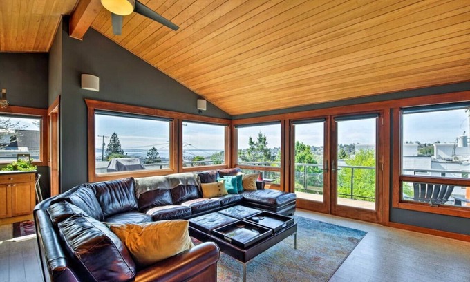 North Queen Anne House | Scenic Water-View Queen Anne Home, 2Mi to Downtown