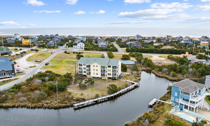 Avon Condo | Scenic Waterfront Condo – Dock + Pet Friendly