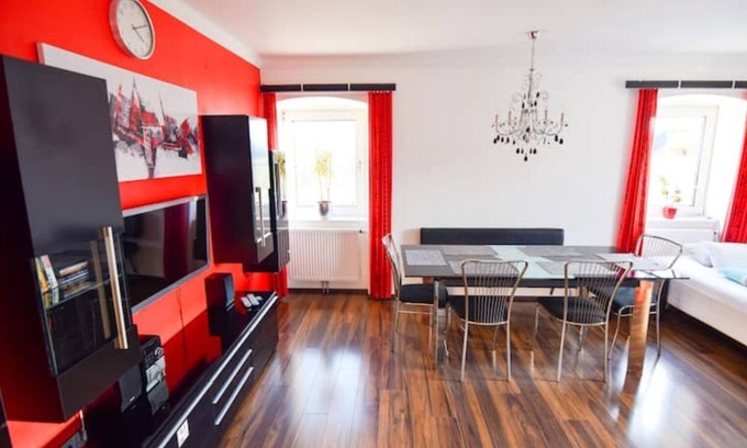 Sankt Martin-Karlsbach Apartment | Schöne 90m² Wohnung mit Drei Zimmern am Land