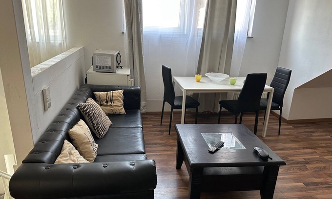Gladbach Apartment | Schöne DG Wohnung in MG Zentrum