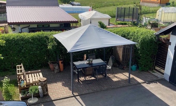 Sachsenbrunn Apartment | Schöne Ferienwohnung mit Balkon und Waldblick