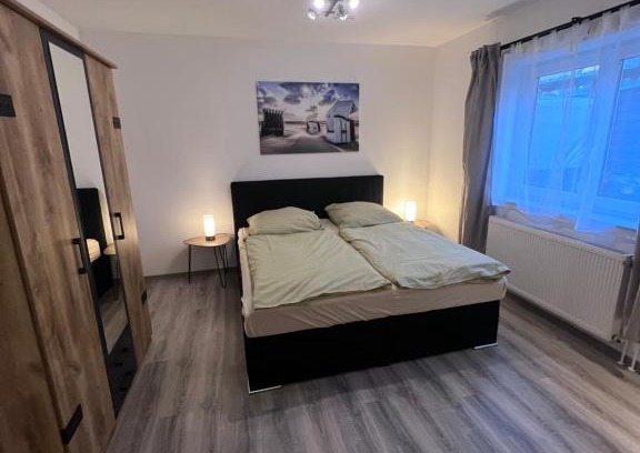 Alach Apartment | Schöne helle Ferienwohnung 64qm mit Kingsize Bett, Smart-TV, Wlan und sehr ruhige Lage