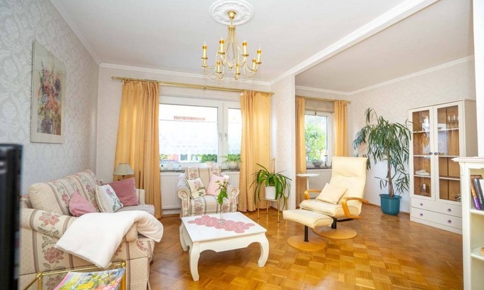 Osterholz Apartment | Schöne, Helle Wohnung im Landhausstil mit Wintergarten und Gartennutzung
