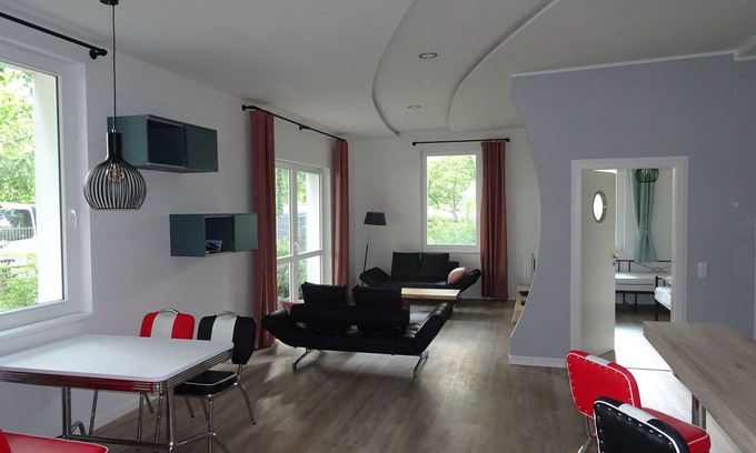 Potsdam West Apartment | Schöne, Neue Ferienwohnung, Familienfreundlich in Zentrums- und Schlossparknähe