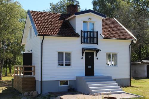 Maleras House | Schönes schwedisches Cottage in Seenähe mitten im Glasreich
