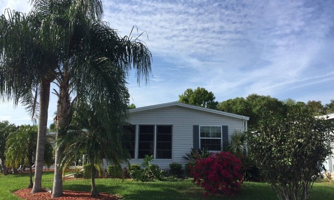 Fussels Corner House | Schalamar Creek, Lakeland , Florida 30 days min, 30 days notice
