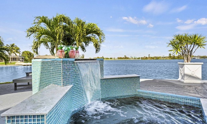Cape Coral Apartment | Schell-Topia: Lake Front