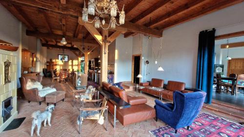 Mellenthin Apartment | Scheunenloft Usedom-3, Familienoase, Hunde-freundlich mit riesigem Garten