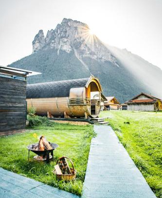 Innertkirchen House | Schlafen im Fass - Schlaffass - Abenteuer - Romantik - Haslifass
