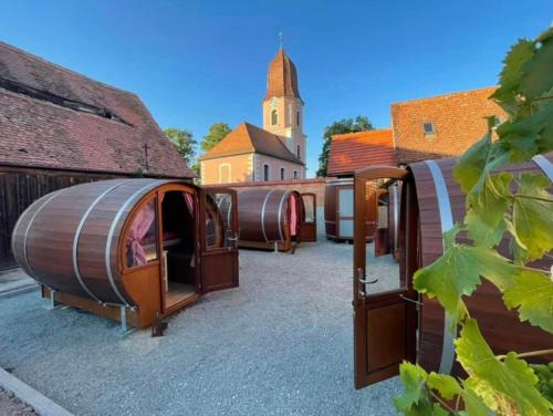 Ipsheim Apartment | Schlafen im Weinfass