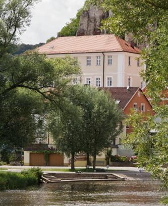 Kallmunz Hotel | Schloss Raitenbuch