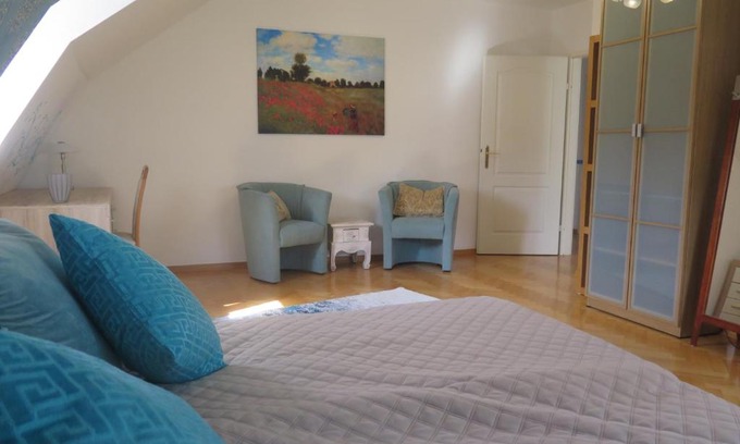 Hietzing Apartment | Schoenbrunn Gardens Deluxe Apartment