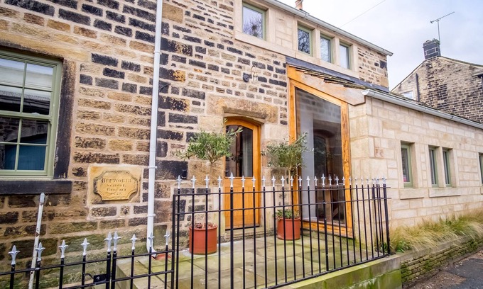 Hepworth Cottage | SCHOOL COTTAGE, family friendly, luxury holiday cottage in Holmfirth
