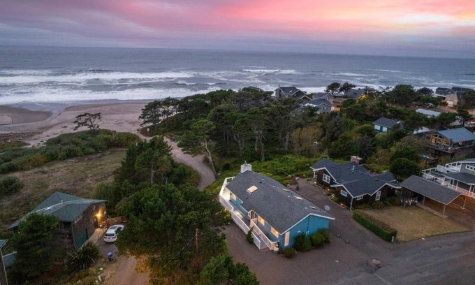 Gleneden Beach House | School House Creek Retreat