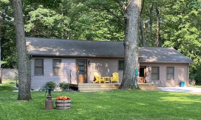 Mecosta House | School Section Lakes Cozy Cabin