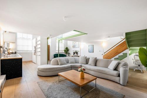 Bow West House | Schoolbell Mews full 3 bedroom 2 bathroom architect designed mews house Fabulous Bow, Victoria Park Location