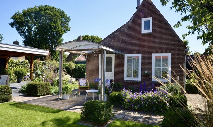 Schoorldam House | SCHOORL: Pretty little holiday house with a beautiful garden and covered veranda.