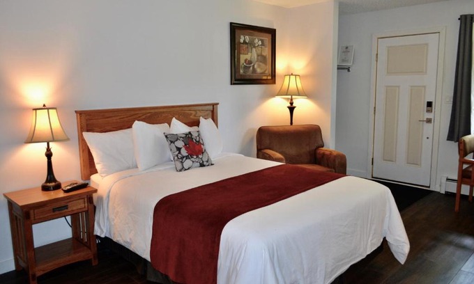 Sundre Hotel | Schott's Lake Conference & Resort