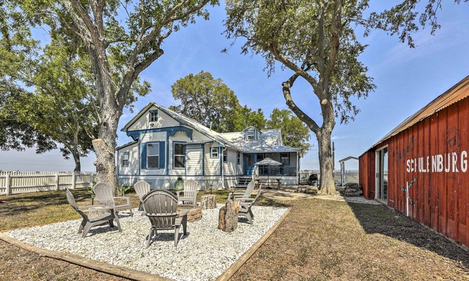 Schulenburg House | Schulenburg Home: Gas Grill & 30 Amp RV Hookup
