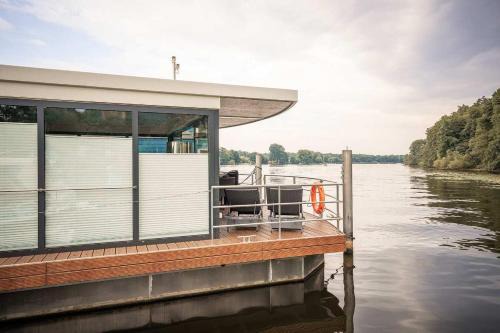 Niederneuendorf House | Schwimmendes Ferienhaus Natur Pur