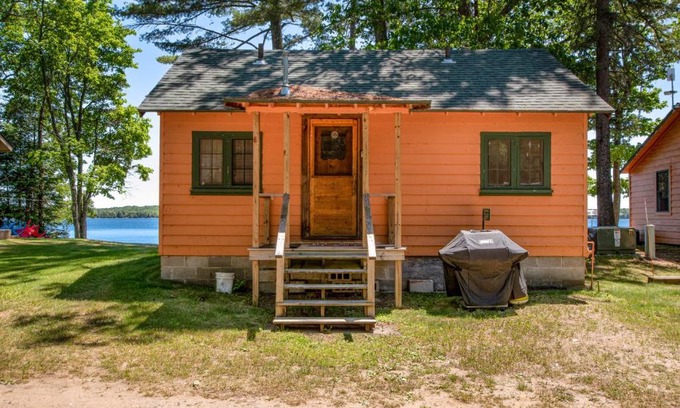 Conover House | Scott's Twin Lakes Resort - Cabin 2