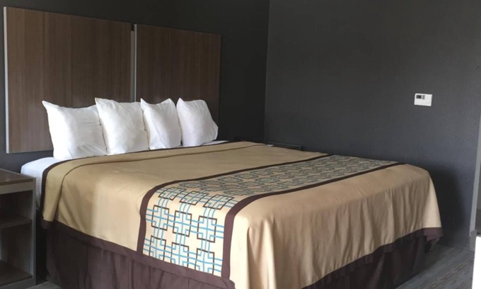 Conroe Hotel | Scottish Inn & Suites