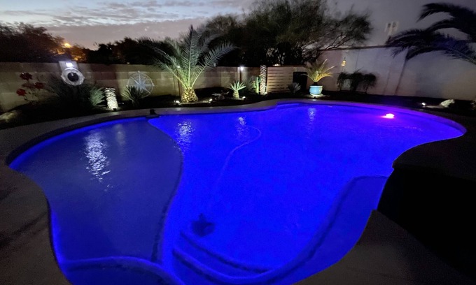 South Scottsdale House | Scottsdale Family Oasis 🏝 Htd Pool & Spa - Cinema/Arcade Room - 5G Wifi