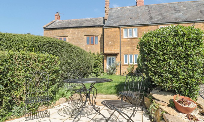 Stoke-sub-Hamdon Cottage | Scrambles Cottage