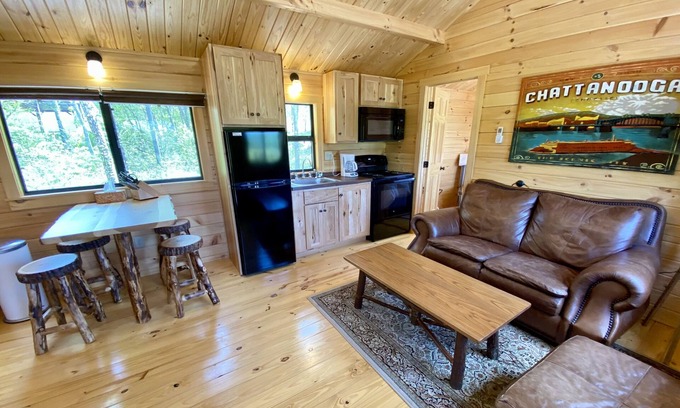 Lupton City Cabin | Screech OwL Cabin for 2