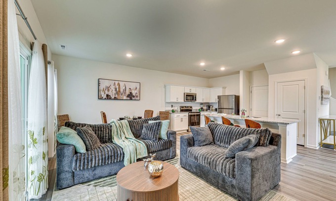 Wilson County House | Screened Patio: Townhome 3 Mi to Dtwn Wilson!