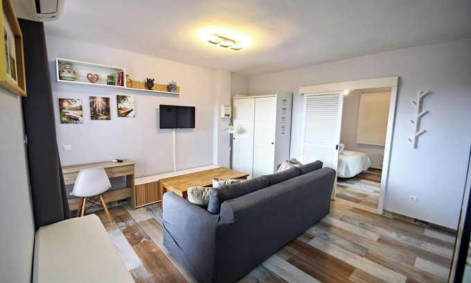 San Martin de Valdeiglesias Apartment | Serene Lakeview Retreat
