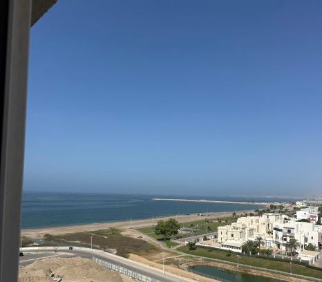 Al Ghubrah Ash Shamaliyyah Apartment | Sea and lake view apartment