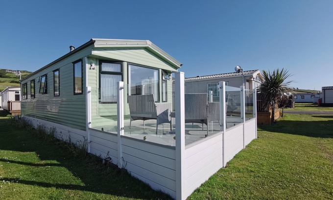 Llwyngwril Cabin | Sea and Mountain view Sunbeach Holiday Snowdonia