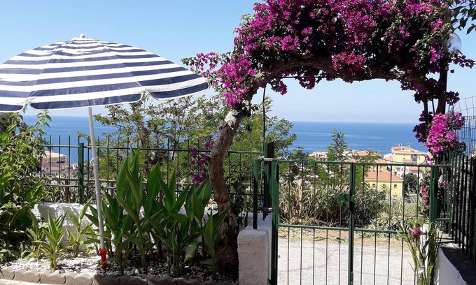 Diamante Villa | SEA ART AND FOOD DIAMOND