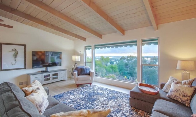 Bay Park House | Sea Breeze and Sunsets - Close to all - inquire about specials - Split Air cond