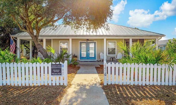 Clipper Cove House | Sea Breeze Cottage - Crystal Beach Cottages, Destin, Community Pool, Near Beach!