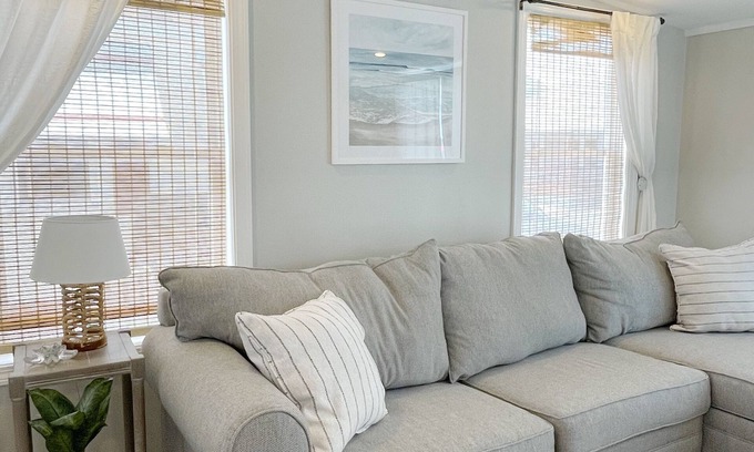 Hampton Cottage | Sea Breeze Cottage - newly renovated - sleeps 6