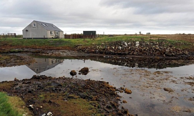 Homore Cottage | SEA BREEZE, family friendly, with a garden in Creagorry