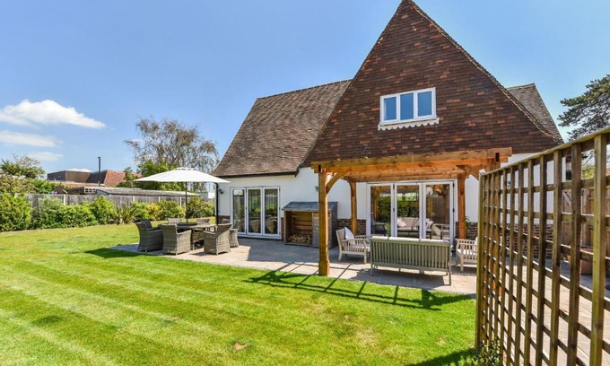Rustington House | Sea Breeze