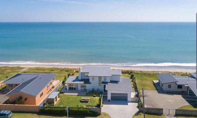 Pukehina House | Sea Breeze Retreat