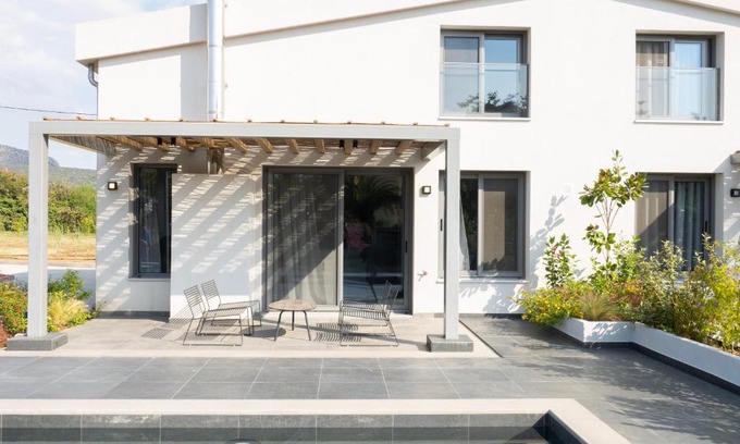 Kandia Villa | Sea breeze suites Maistro 4per with private pool