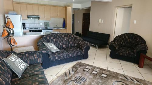Margate Beach Apartment | Sea Breeze West