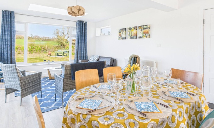 Sandown Ski Chalet | Sea Breeze Your Coastal Sanctuary in Sandown