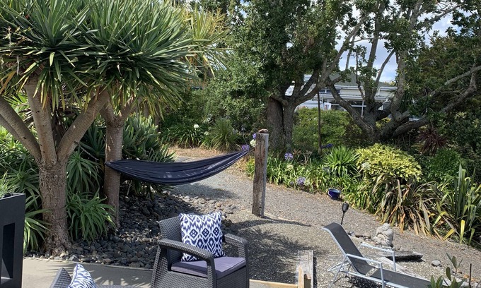 Onerahi Apartment | Sea, bush and gardens surround Mason Lane Apartment