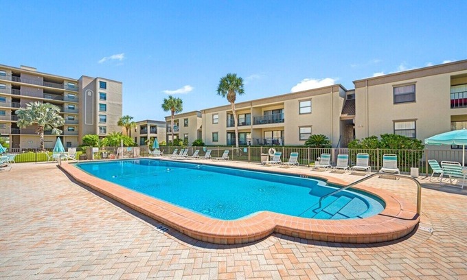 Indian Shores Condo | Sea Club 9-52 - Steps from the beach in Indian Shores!