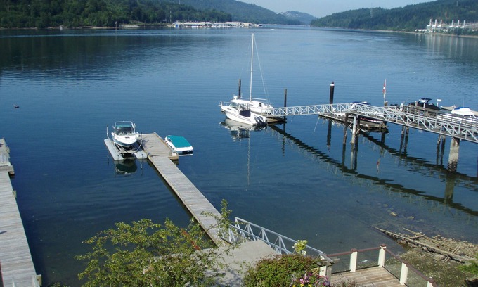 Port Moody Apartment | Sea Coast Inn One Bedroom Ocean Front Apartment With full Kitchen