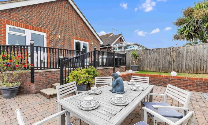 Peacehaven House | Sea Downs House with Free Parking | By My Getaways