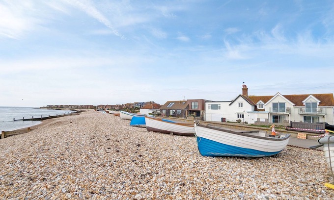 Selsey Cottage | Sea Esta, Selsey - sleeps 4 guests in 1 bedroom